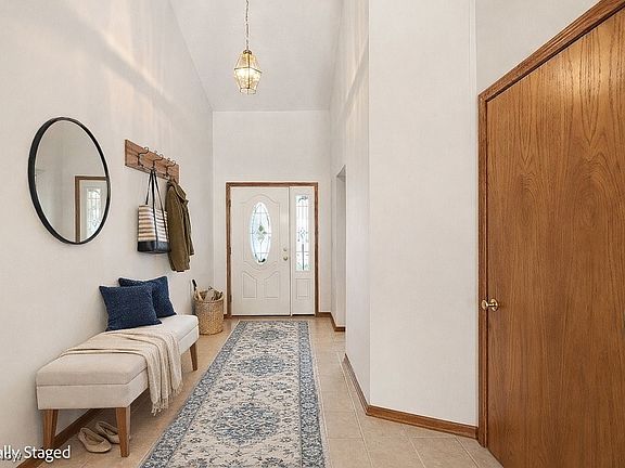 2nd image of 3605 Elmhurst Cir