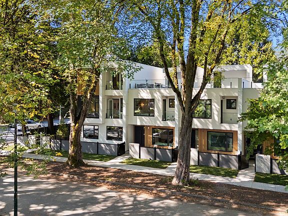 2nd image of 1491 Devonshire Cres #3