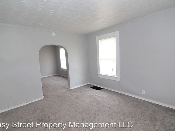 3rd image of 1809 Tremont Ave