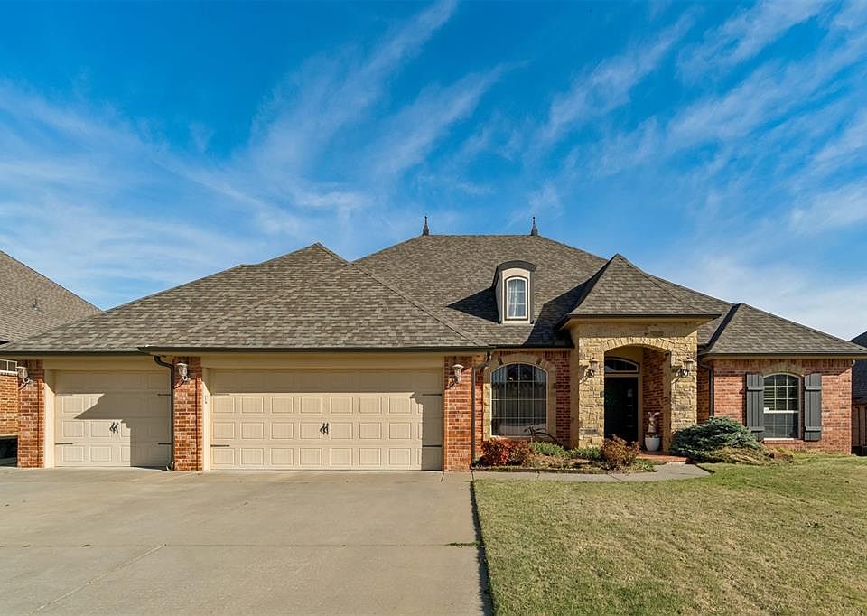 1st image of 12611 Forest Oaks Dr
