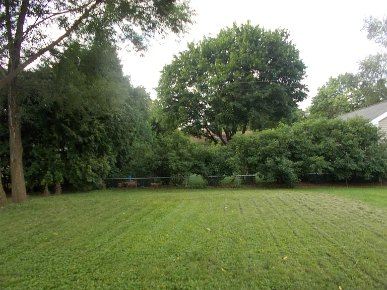 1329 Dousman St — Photo 11