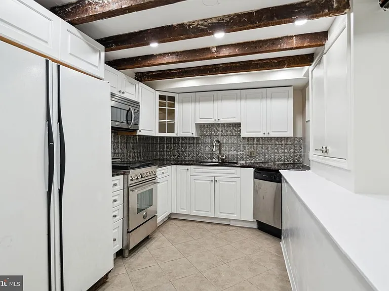 136 Carpenter St #C — Photo 3