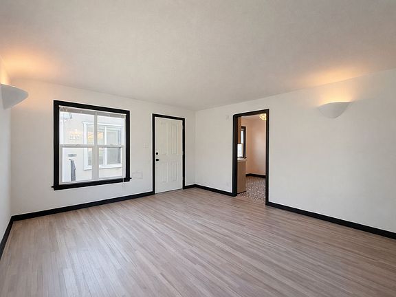 4th image of 1416 1/4 Yosemite Dr