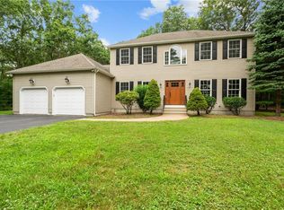 6 Chloe Ct, Coventry, RI 02816