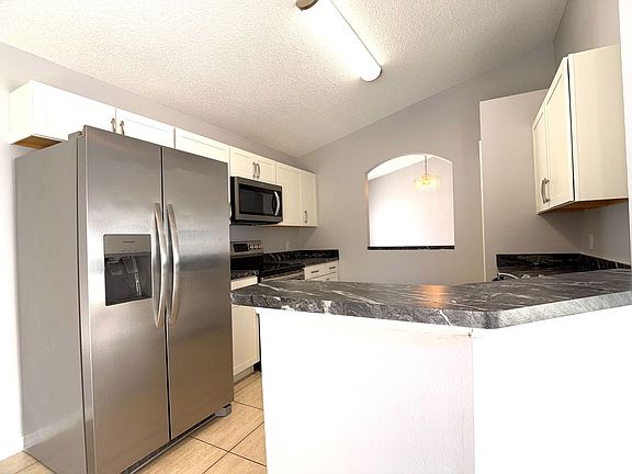5th image of 732 Casterton Cir