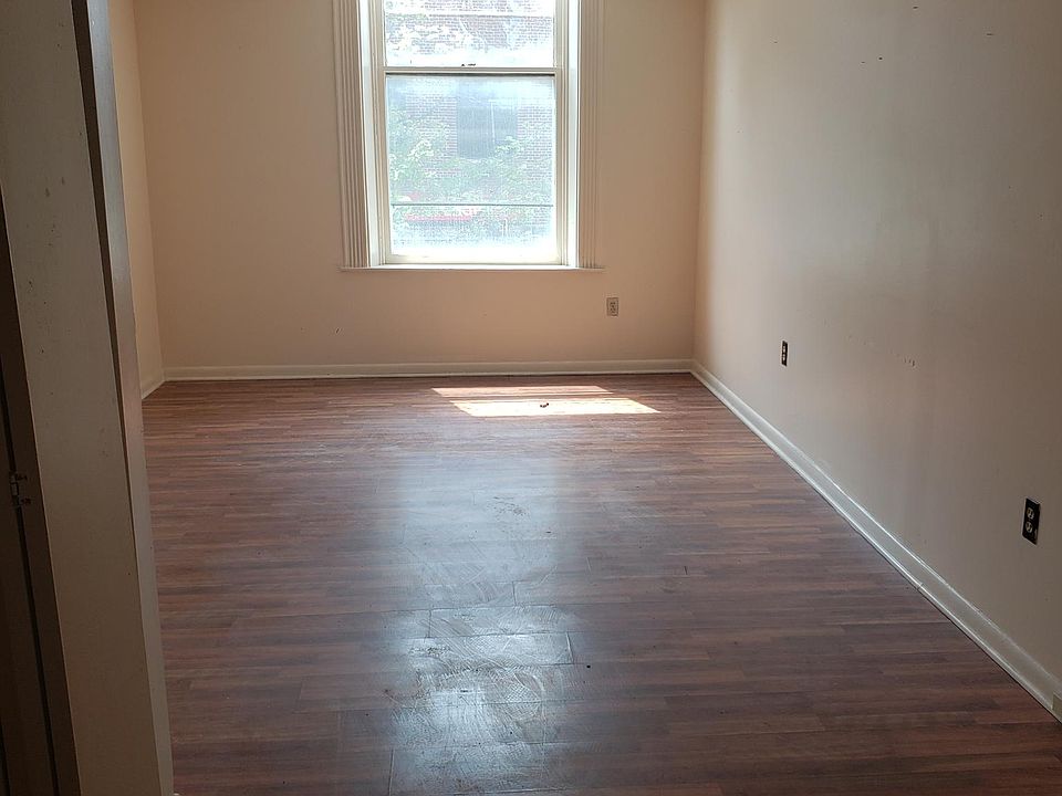 2nd image of 7 N Duke St