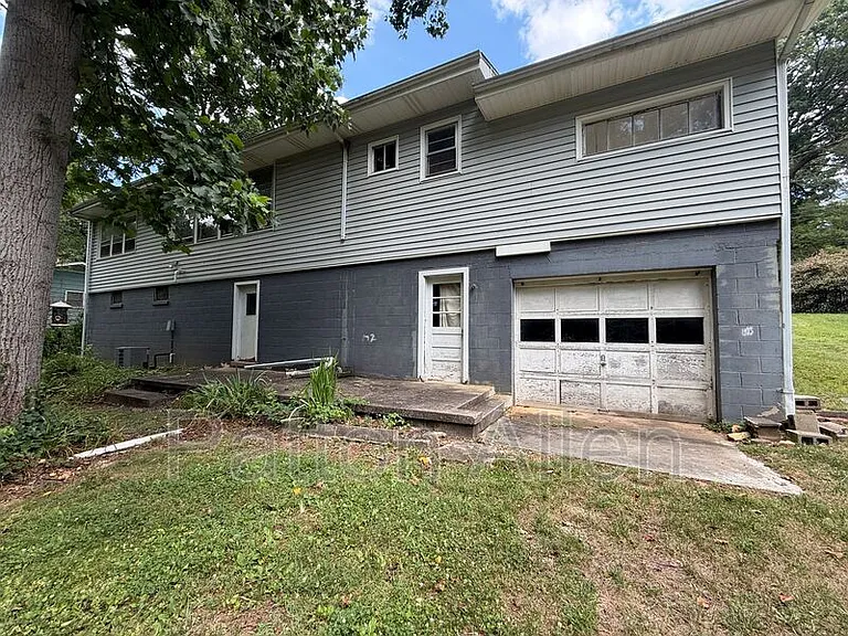110 Locust Ct — Photo 23