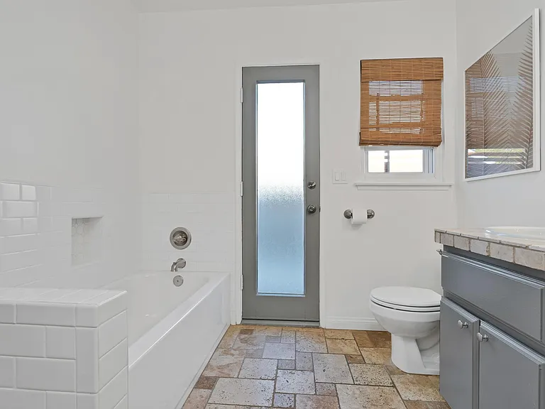 23027 Gainford St — Photo 32