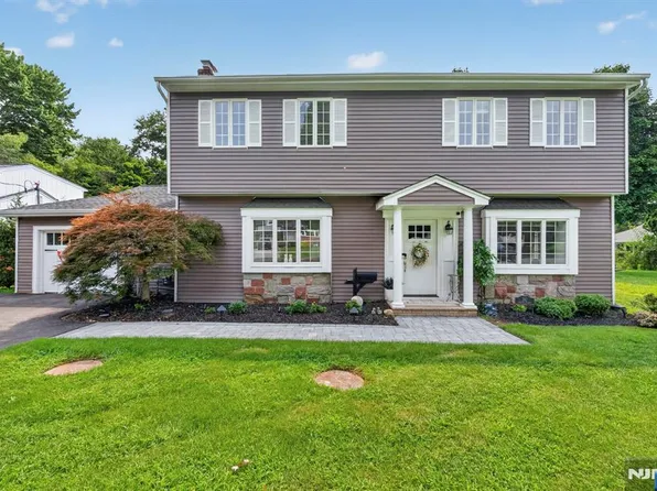 392 Monroe Ave, Wyckoff, NJ 07481