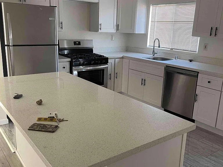 129 Pioneer Ave — Photo 2