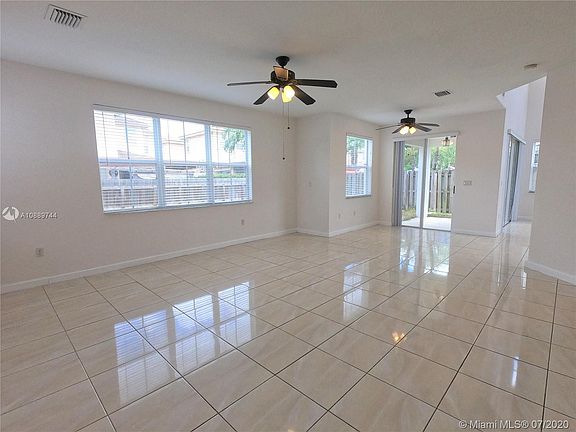 4th image of 8224 NW 115th Ct