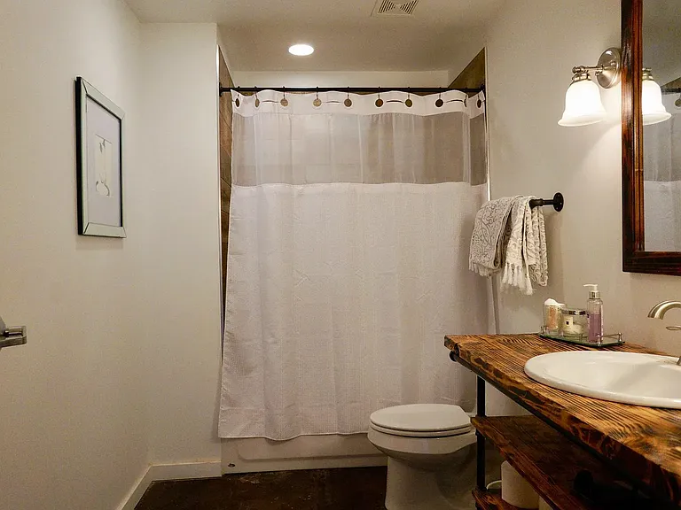 323 W Jefferson Blvd #208 — Photo 3