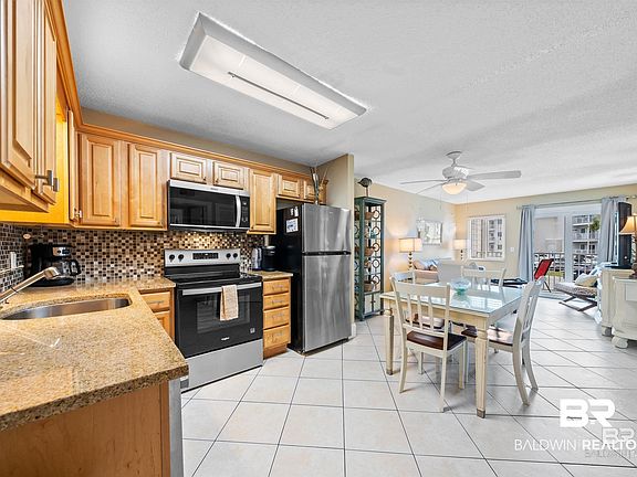 2nd image of 400 Plantation Rd #1112