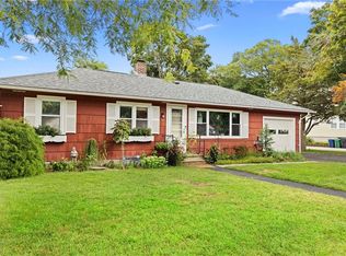 30 Farnum Rd, Warwick, RI 02888