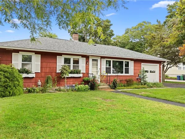 30 Farnum Rd, Warwick, RI 02888