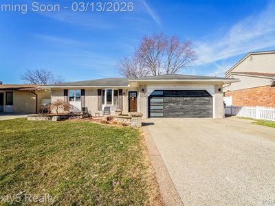 4894 Hillcrest Rd, Trenton, MI, 48183