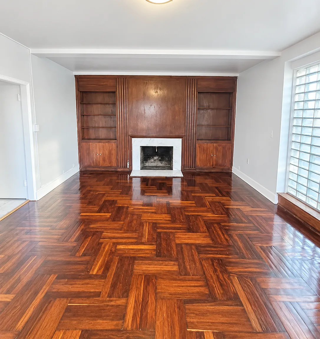 4 bed, $3,000 — Photo 1
