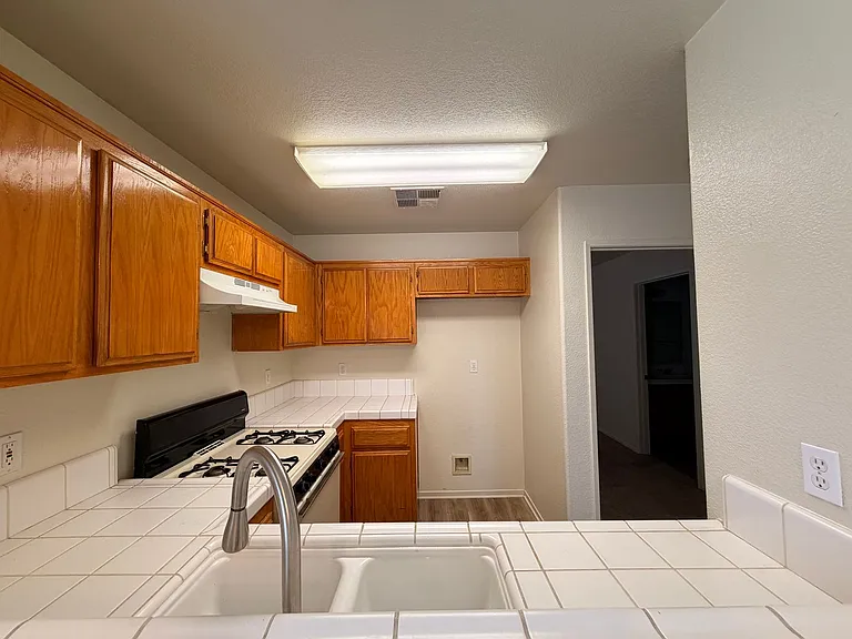 4401 Pebble Creek Dr — Photo 4