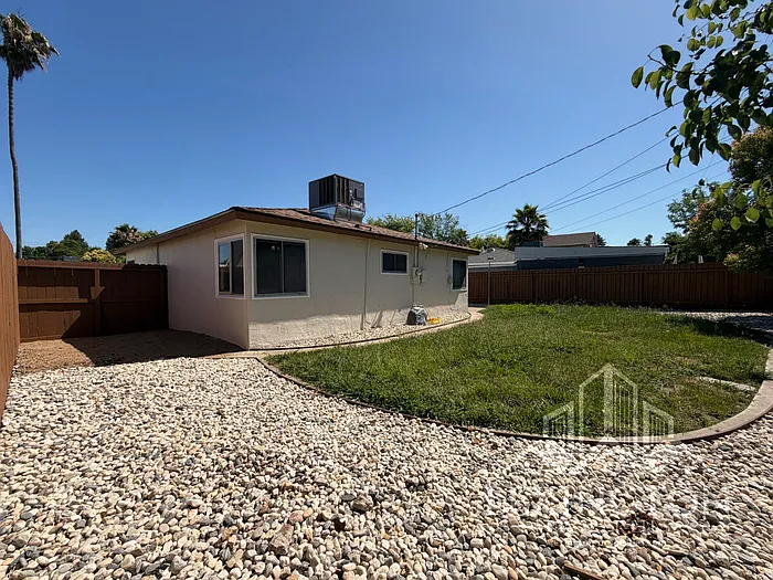 3412 Humboldt Way — Photo 14