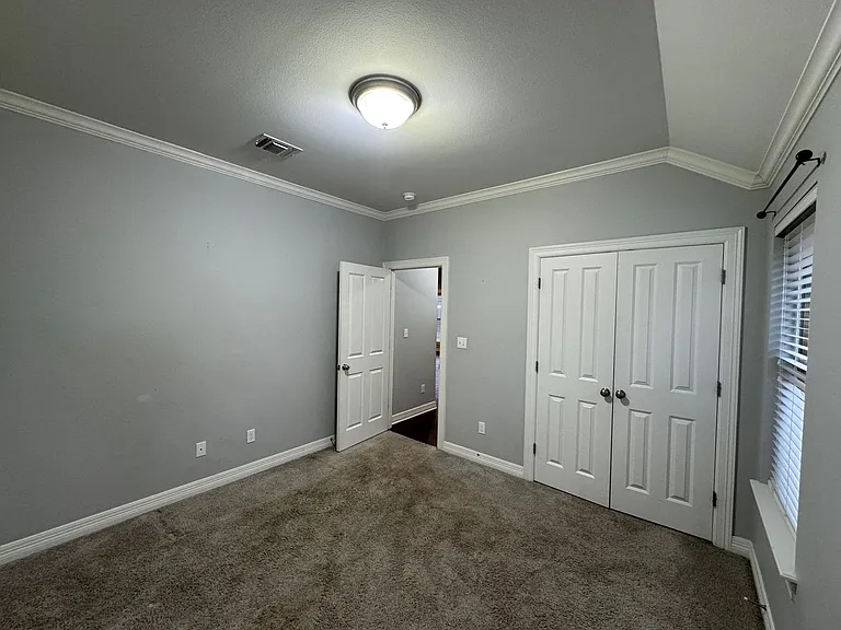 328 N Hampton St — Photo 15