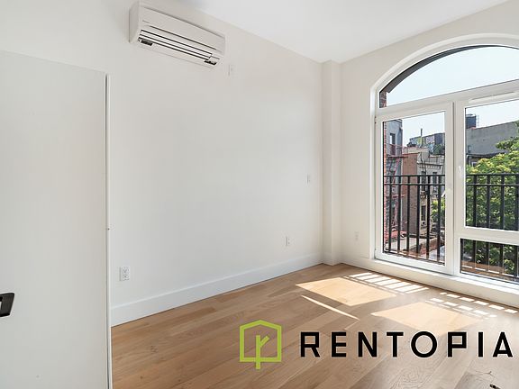 5th image of 961 Willoughby Ave #4J