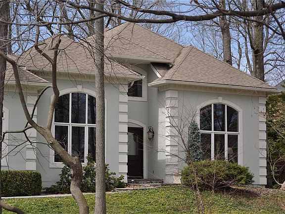 2nd image of 7 Cathedral Oaks