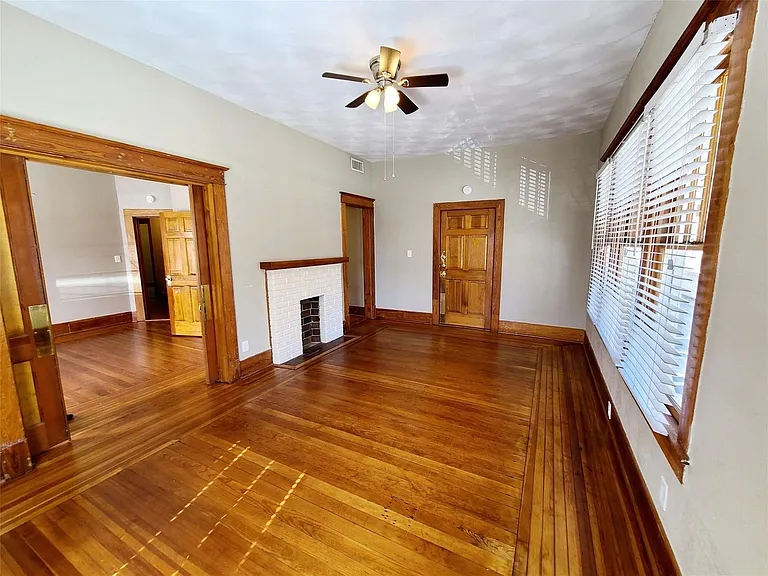 4909 Worth St #1 — Photo 2