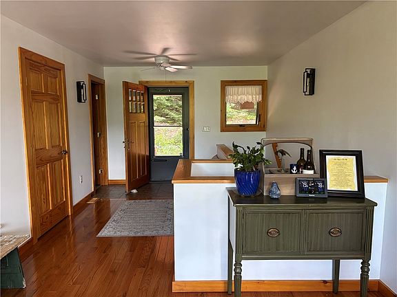 2nd image of 179 Sparrowhawk Lake Rd