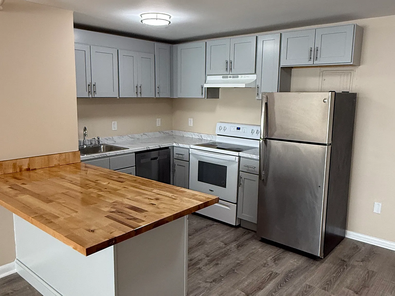 2 bed, 750 sqft, $2,550 — Photo 2