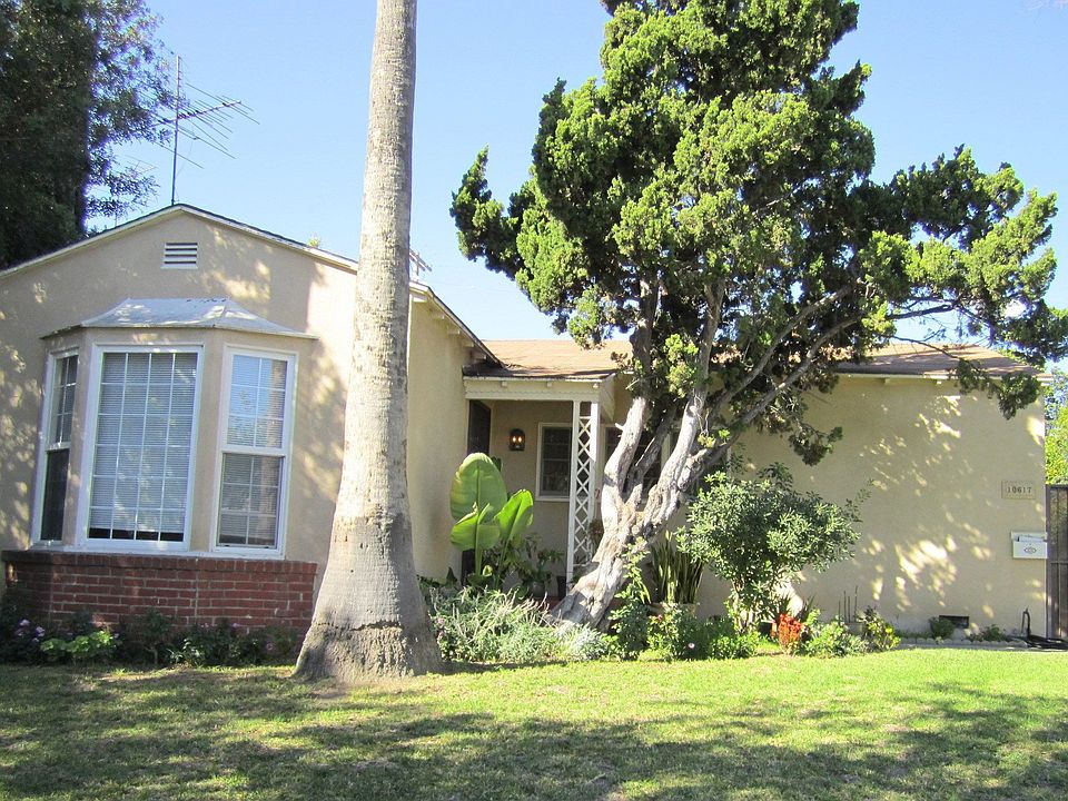 1st image of 10617 Ayres Ave