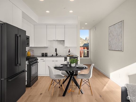 5th image of 914 B NW 56th Street