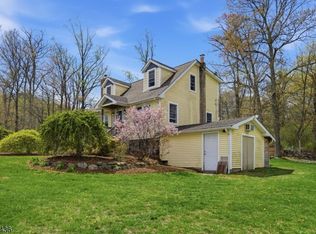 32 Pine Hill Rd, Mahwah, NJ 07430