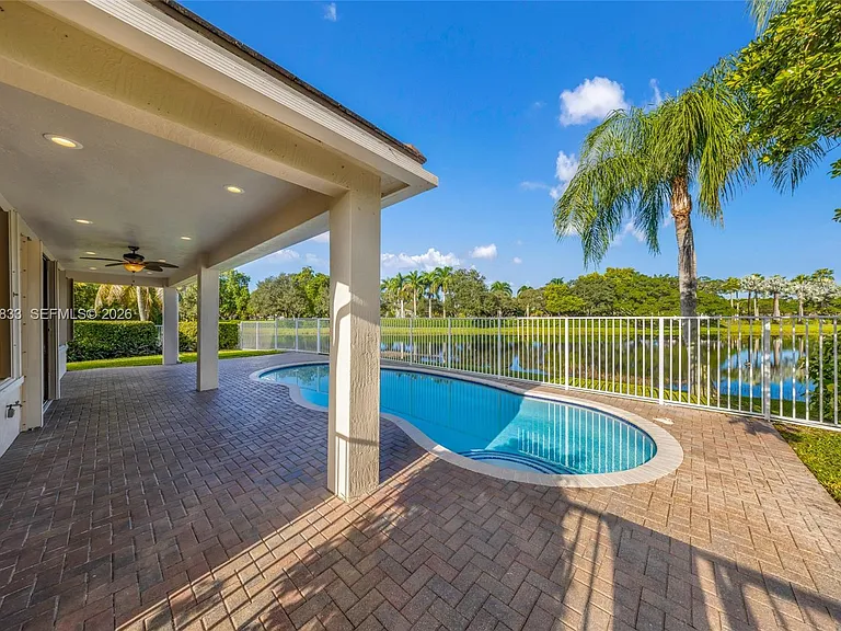 1538 Tamarind Ct — Photo 27