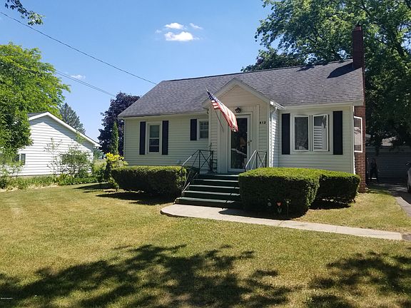 2nd image of 412 Birch St
