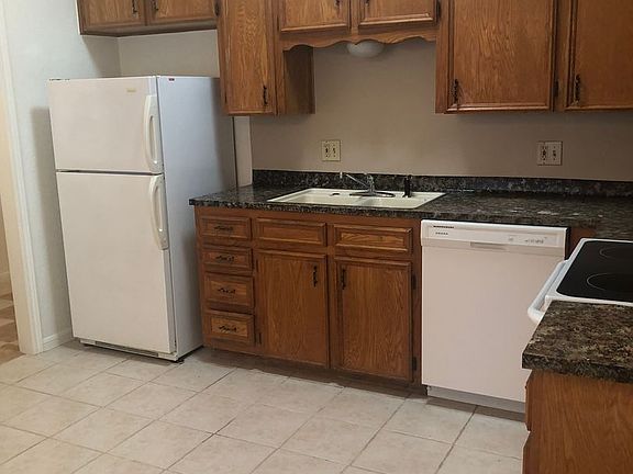 5th image of 303 Chestnut Dr
