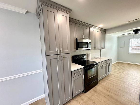 5th image of 3475 Woodburne Dr