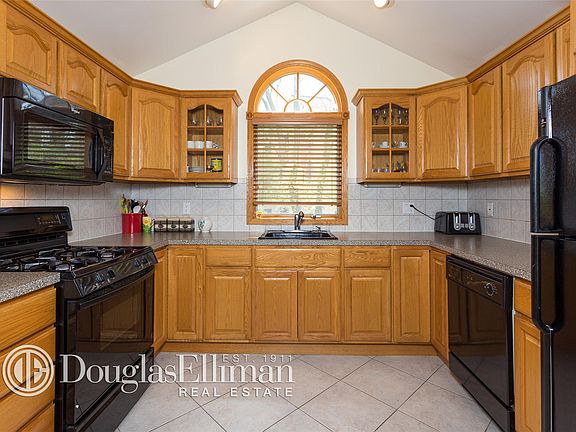 4th image of 38 Exford Pl
