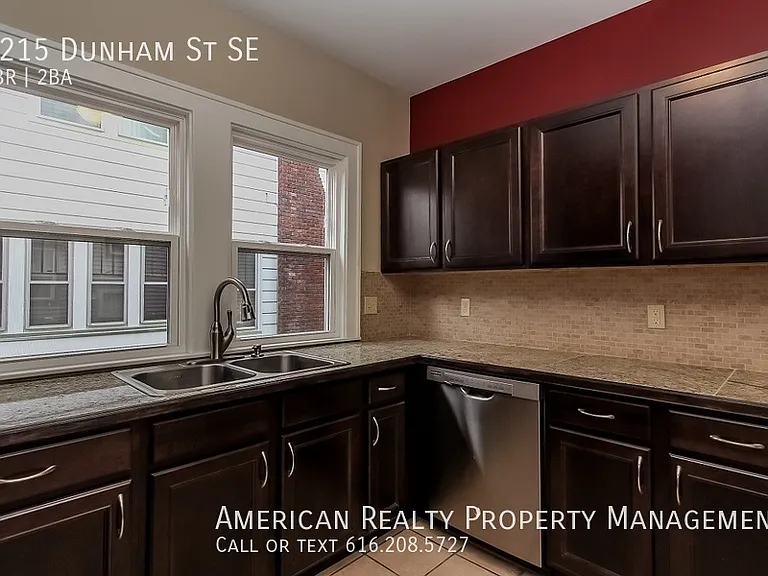 1215 Dunham St SE — Photo 4