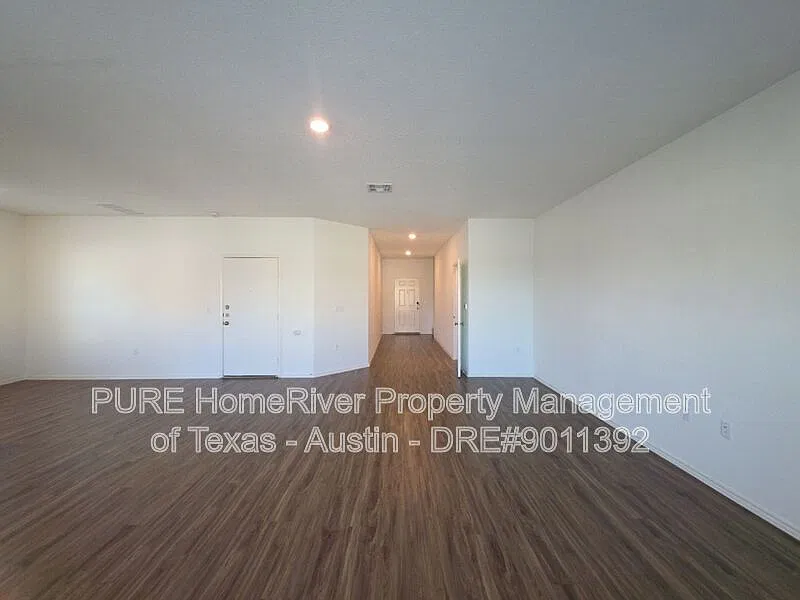 4 bed, 2.5 bath, 2003 sqft, $2,250 — Photo 4