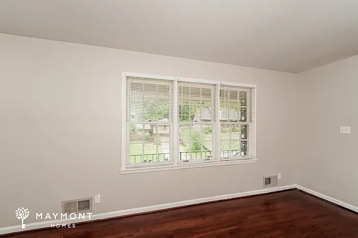 900 Glenvalley Dr — Photo 5