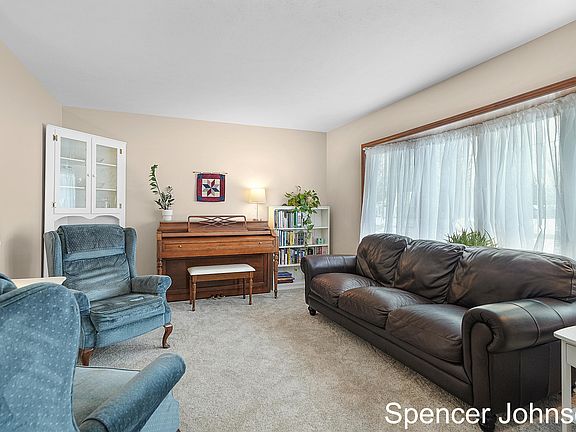 4th image of 774 Kinney Ave NW