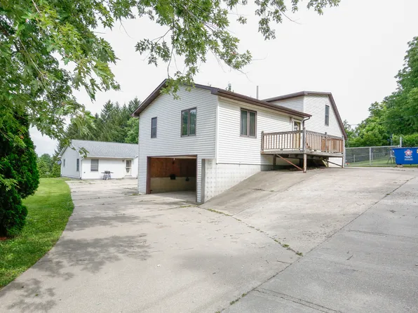 910 Stony Point Rd, Dixon, IL 61021