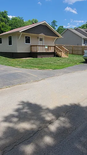 402 Pine St Photo 1