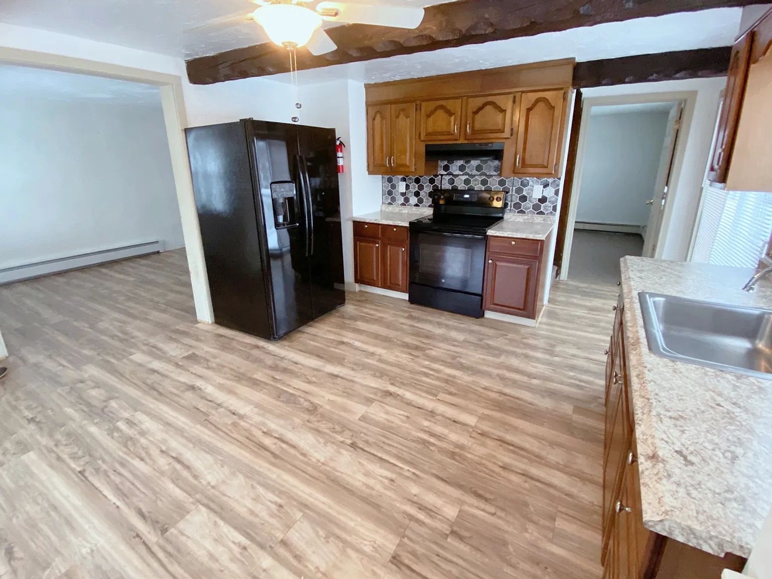 423 Main St — Photo 2