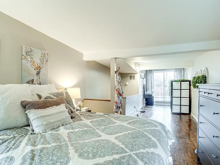 736 McHenry St — Photo 13