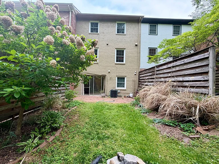 107 Georgetown Grn — Photo 40
