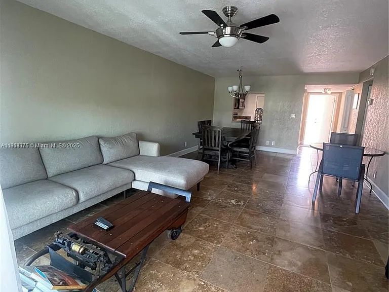 410 SE 2nd St #422 — Photo 3