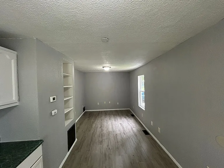 2344 East Ave — Photo 5
