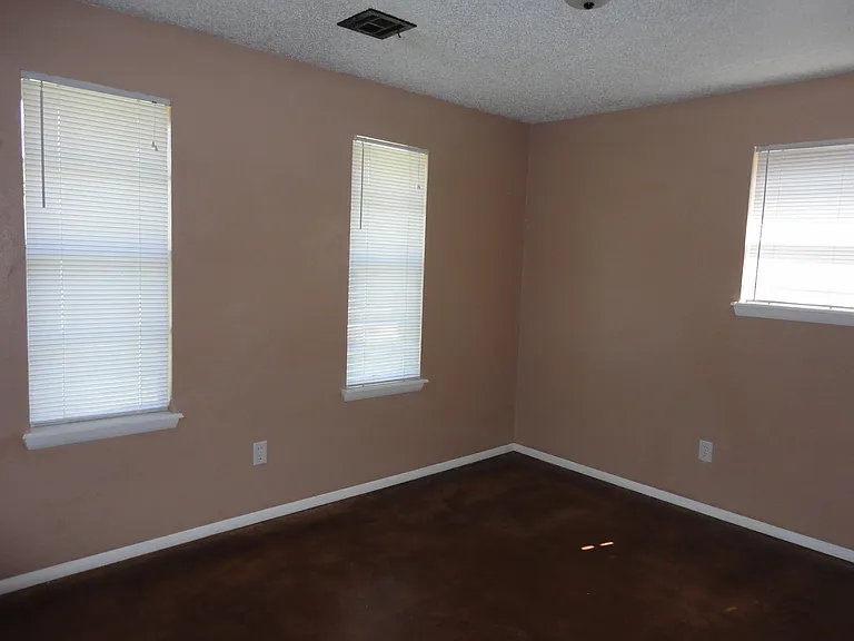 1024 NW 20th St — Photo 13