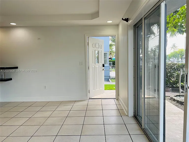 2033 Calais Dr #5 — Photo 11